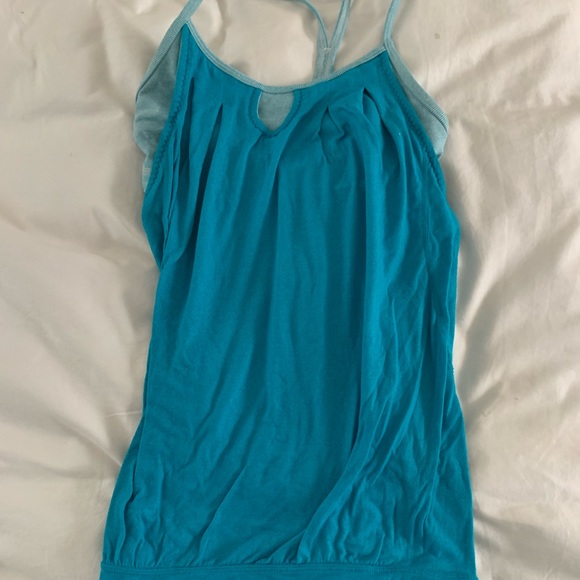 Lululemon tank top with built in bra. Color blue - Picture 1 of 6